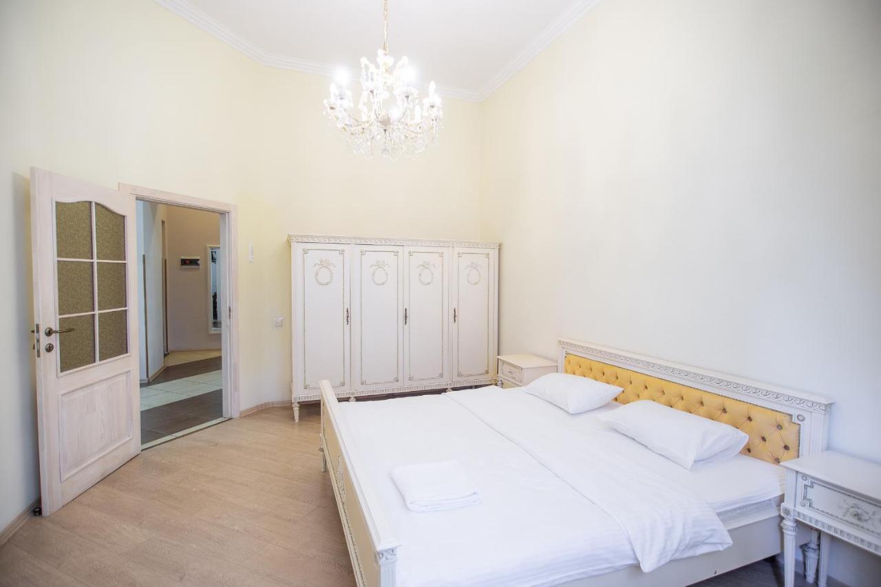 Comfortable Apartment On Mikhaylovskiy Lane Kiev Ngoại thất bức ảnh