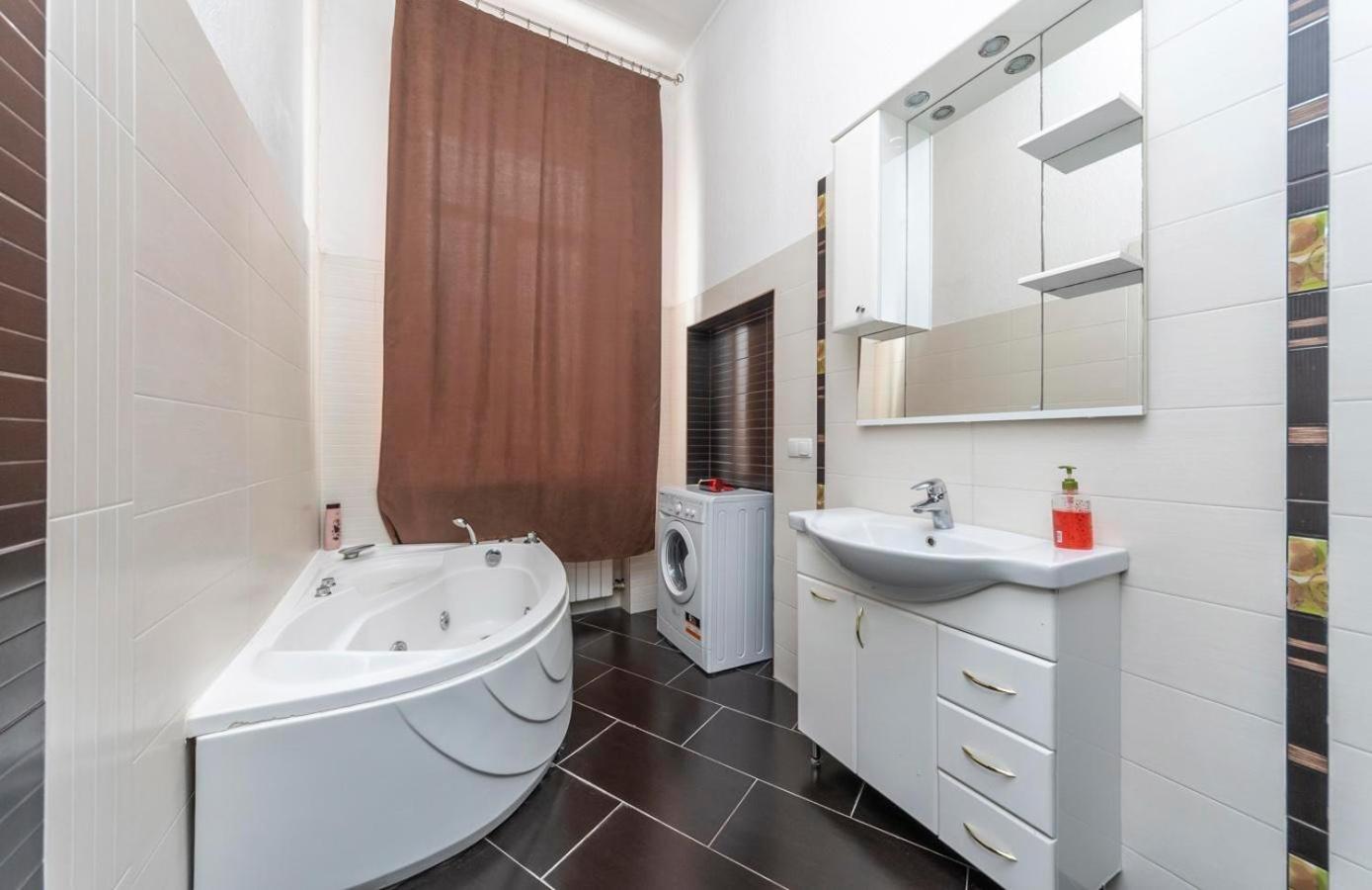 Comfortable Apartment On Mikhaylovskiy Lane Kiev Ngoại thất bức ảnh