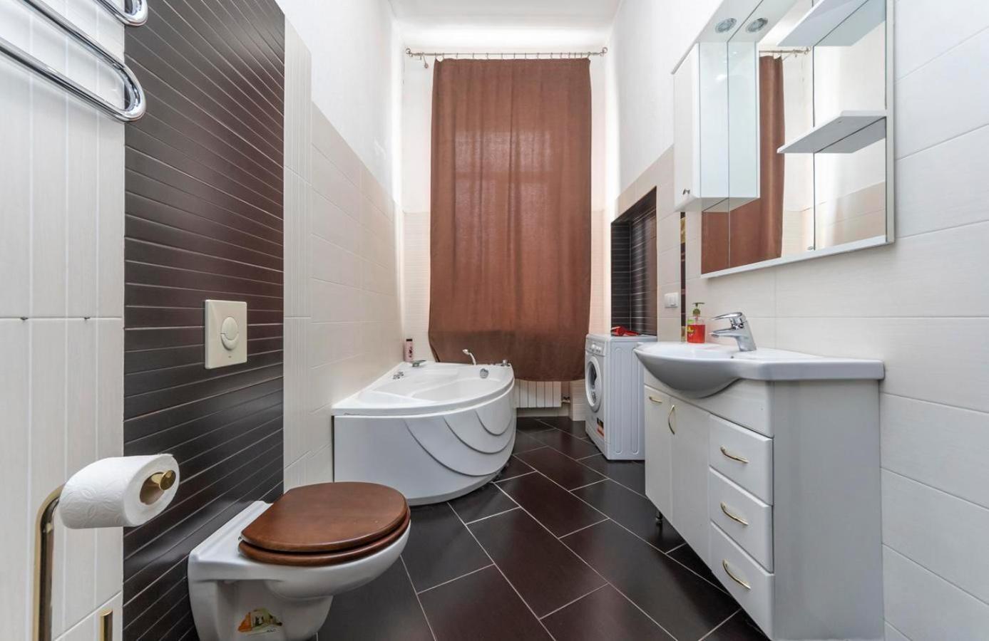 Comfortable Apartment On Mikhaylovskiy Lane Kiev Ngoại thất bức ảnh