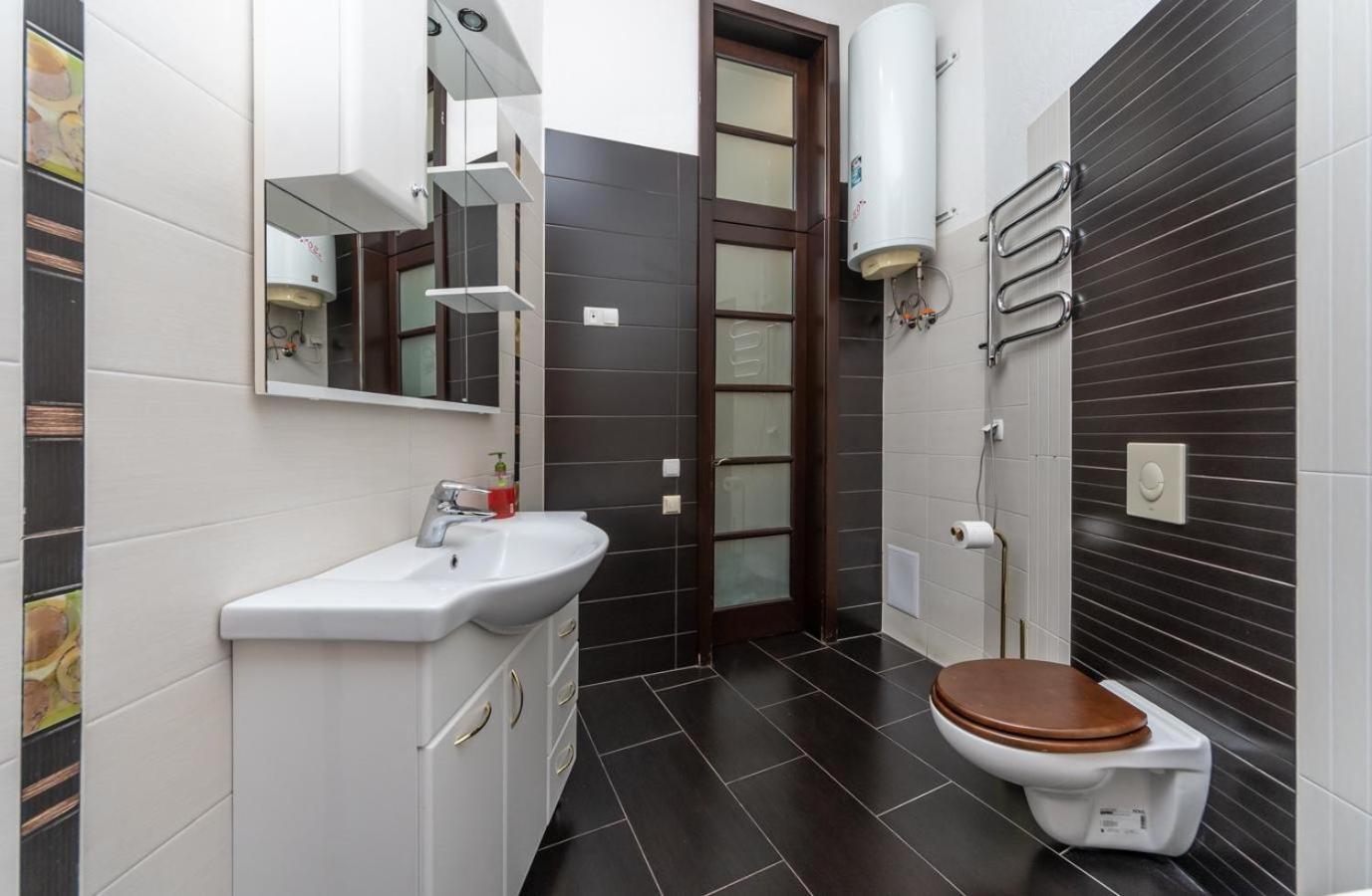 Comfortable Apartment On Mikhaylovskiy Lane Kiev Ngoại thất bức ảnh
